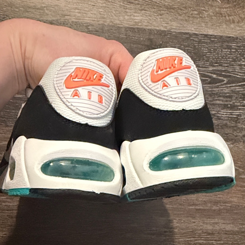 BNWOT Nike White, Black & Teal Retro Air Max Sneakers with Coral Accents - Picture 4 of 4